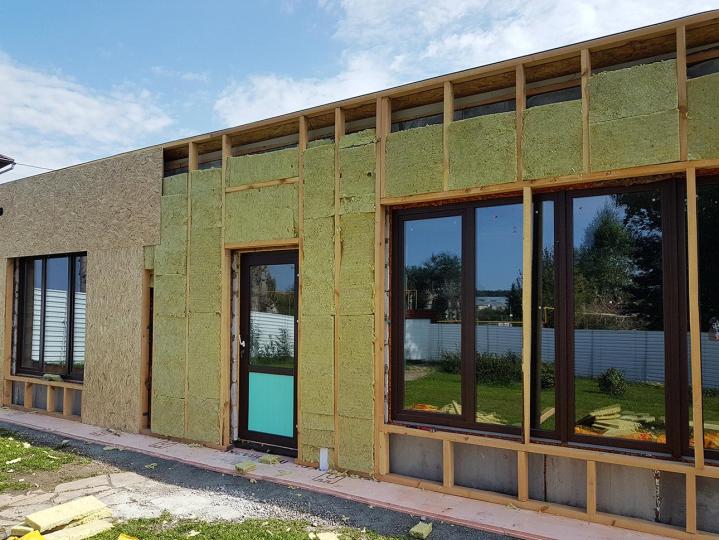 MIAMI AUTO TINTING specializes in residential window tinting services. With over 20 years of professional experience, we provide high-quality and reliable service for all homeowners in Miami.